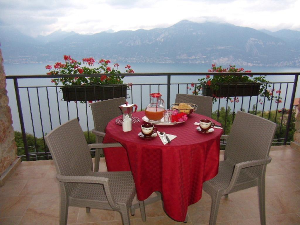 La Casa Di Pericle Lejlighedshotel Brenzone sul Garda Værelse billede